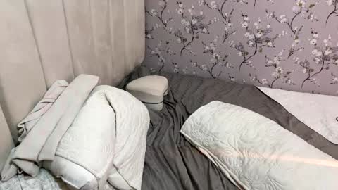 Snapshot of laura_d23 chatting on January 2025 05:48:02 AM laura online show from January 2025 05:48:02 AM