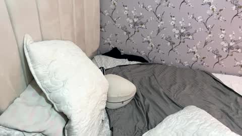 Snapshot of laura_d23 chatting on February 2025 05:18:01 AM laura online show from February 2025 05:18:01 AM