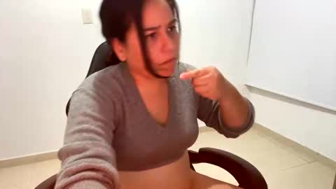 Snapshot of laura_d23 chatting on October 2025 11:01:02 PM laura online show from October 2025 11:01:02 PM