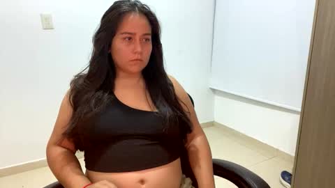 Snapshot of laura_d23 chatting on October 2025 10:52:02 PM laura online show from October 2025 10:52:02 PM