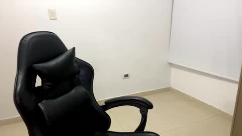 Snapshot of laura_d23 chatting on October 2025 12:32:01 AM laura online show from October 2025 12:32:01 AM