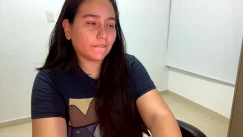 Snapshot of laura_d23 chatting on October 2025 12:11:02 AM laura online show from October 2025 12:11:02 AM