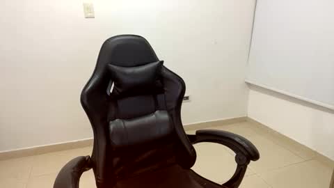 Snapshot of laura_d23 chatting on October 2025 11:27:01 PM laura online show from October 2025 11:27:01 PM