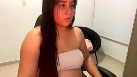 Snapshot of laura_d23 chatting on October 2025 11:20:01 PM laura online show from October 2025 11:20:01 PM