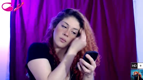 Snapshot of laura_fountain_ chatting on January 2025 08:22:02 PM weedcam Curly Laura OF online show from January 2025 08:22:02 PM