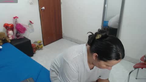 laura_foxx2379 online show from October 2025 01:55:02 AM