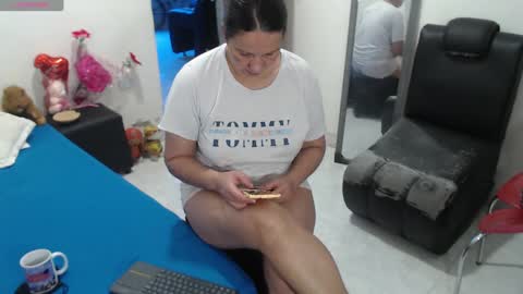 laura_foxx2379 online show from October 2025 04:49:02 PM