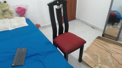 laura_foxx2379 online show from December 2025 05:00:01 PM