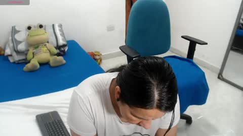 laura_foxx2379 online show from July 2026 04:23:01 PM