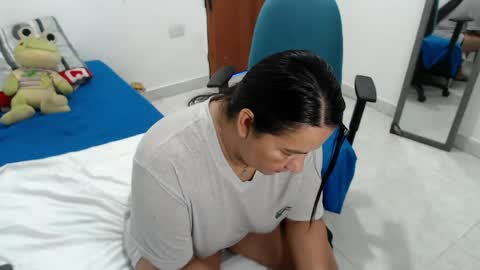 laura_foxx2379 online show from July 2026 06:10:02 PM