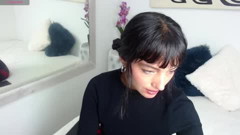 Snapshot of laura_gibson chatting on February 2026 01:21:02 PM Laura Gibson online show from February 2026 01:21:02 PM