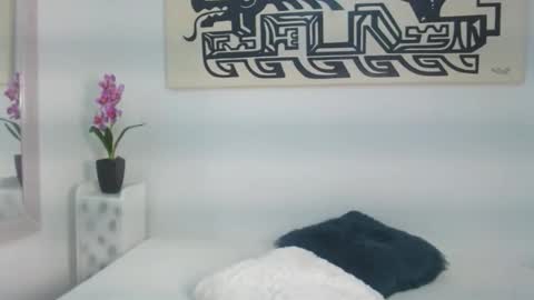 Snapshot of laura_gibson chatting on February 2026 01:49:02 PM Laura Gibson online show from February 2026 01:49:02 PM