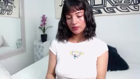 Snapshot of laura_gibson chatting on February 2026 01:04:02 PM Laura Gibson online show from February 2026 01:04:02 PM