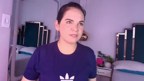 laura hotties online show from May 2026 01:07:02 PM