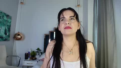 laura hotties online show from June 2026 05:40:02 PM
