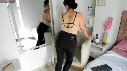 laura hotties online show from June 2026 06:12:01 PM