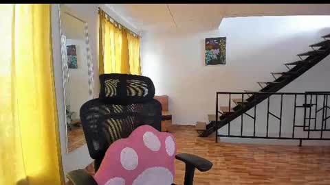LauraIvy online show from August 2026 01:05:01 PM