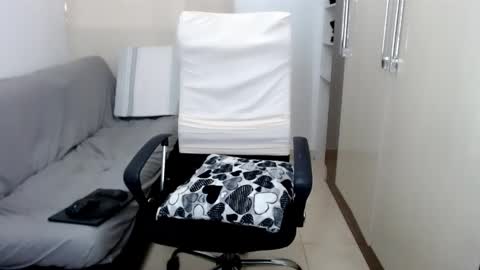 Laura online show from February 2025 08:11:02 PM