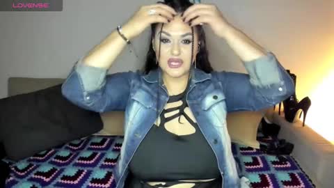 Laura online show from September 2025 04:29:02 PM