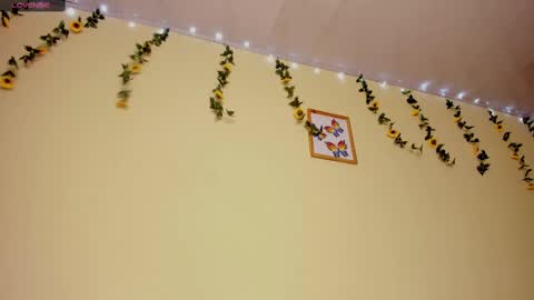 Snapshot of laura_summer chatting on September 2025 02:44:02 AM laura_summer online show from September 2025 02:44:02 AM