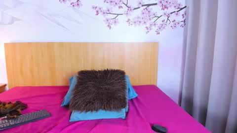 Snapshot of laura_torress chatting on October 2025 03:04:01 AM Laura online show from October 2025 03:04:01 AM