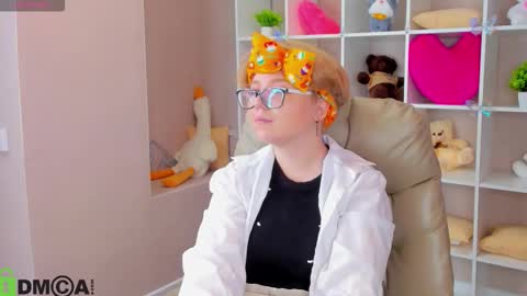 Snapshot of lauraaa_smith chatting on February 2026 09:25:02 AM Laura online show from February 2026 09:25:02 AM