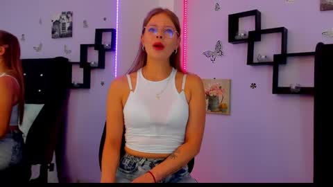 Snapshot of laurablue_ chatting on December 2024 08:21:02 PM Laura Blue online show from December 2024 08:21:02 PM