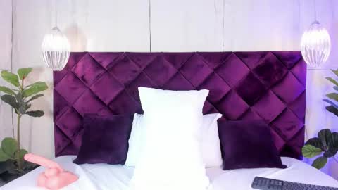 Snapshot of lauracarther chatting on December 2025 05:19:02 PM LauraCarther online show from December 2025 05:19:02 PM