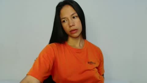 lauracb          online show from May 2026 03:40:01 PM