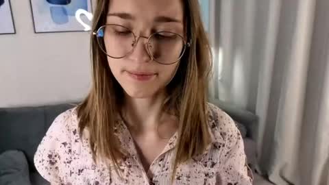 Snapshot of lauracollins__ chatting on June 2026 02:06:02 PM May online show from June 2026 02:06:02 PM