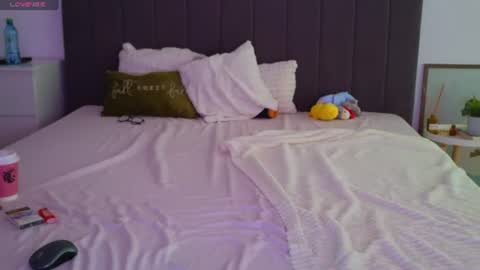 Snapshot of lauradelight chatting on June 2026 07:54:02 AM NatalieDelight online show from June 2026 07:54:02 AM