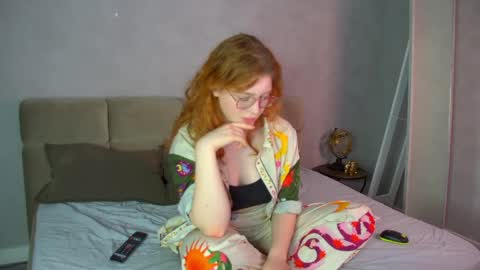 Snapshot of lauradennis chatting on April 2026 04:36:02 PM Laura online show from April 2026 04:36:02 PM