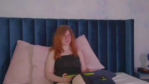 Snapshot of lauradennis chatting on May 2026 04:59:02 PM Laura online show from May 2026 04:59:02 PM