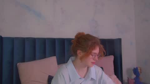 Snapshot of lauradennis chatting on May 2026 04:39:01 AM Laura online show from May 2026 04:39:01 AM
