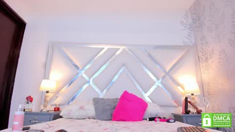 Snapshot of laurafarrely chatting on December 2024 12:44:01 PM Laura online show from December 2024 12:44:01 PM