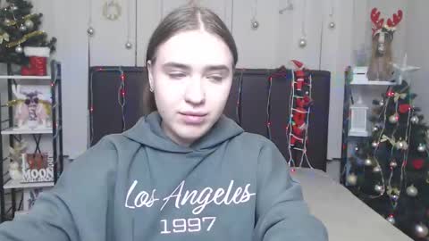 LauraHlot online show from December 2025 06:59:01 PM