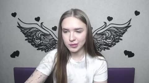 Snapshot of laurahlot chatting on April 2026 05:48:01 PM LauraHlot online show from April 2026 05:48:01 PM