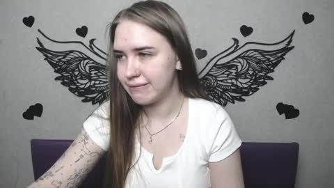 Snapshot of laurahlot chatting on April 2026 05:43:02 PM LauraHlot online show from April 2026 05:43:02 PM