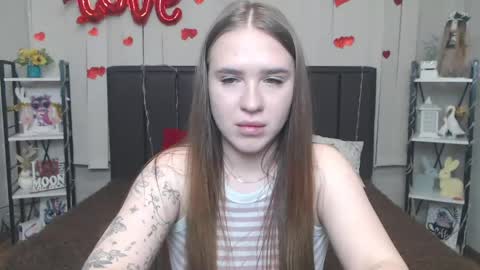 Snapshot of laurahlot chatting on May 2026 05:40:02 PM LauraHlot online show from May 2026 05:40:02 PM