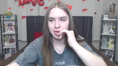 Snapshot of laurahlot chatting on May 2026 06:10:02 AM LauraHlot online show from May 2026 06:10:02 AM