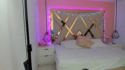 laura  online show from February 2026 07:17:02 PM