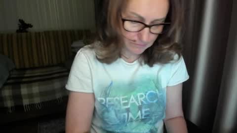Lauraoven1 online show from April 2026 06:03:02 PM