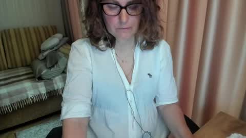 Lauraoven1 online show from May 2026 08:42:02 AM