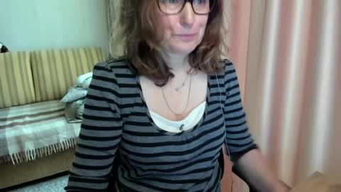 Lauraoven1 online show from June 2026 07:32:02 AM