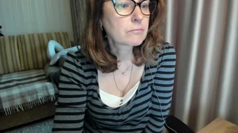 Lauraoven1 online show from June 2026 05:18:01 PM