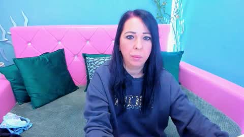 Laura online show from December 2025 04:17:02 AM
