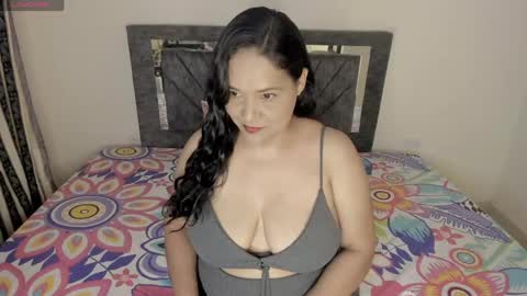 laurasofia01 online show from April 2026 11:18:01 PM