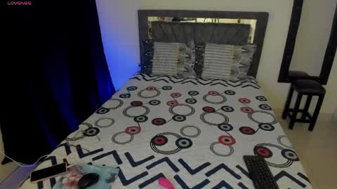 laurasofia01 online show from June 2026 01:43:02 AM