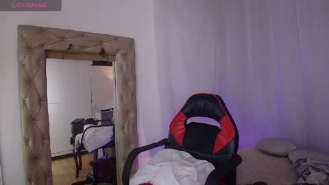 Laura Sofia online show from April 2026 12:29:02 PM