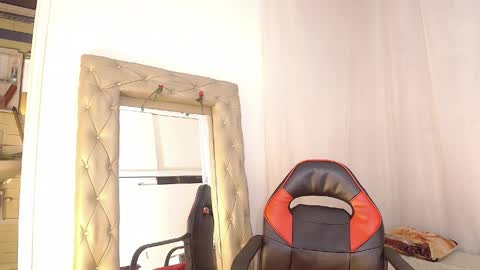 Laura Sofia online show from May 2026 03:34:01 AM